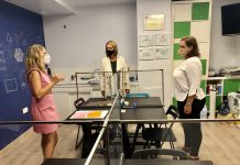 El Ayuntamiento de Motril hace entrega del sello de ‘Comercio seguro’ al centro educativo ‘Musarte’