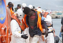 Rescatadas 16 personas de una patera frente a la Costa Tropical
