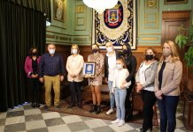 García Chamorro felicita a la bailaora motrileña Sara Sánchez por ser un ejemplo de superación juvenil