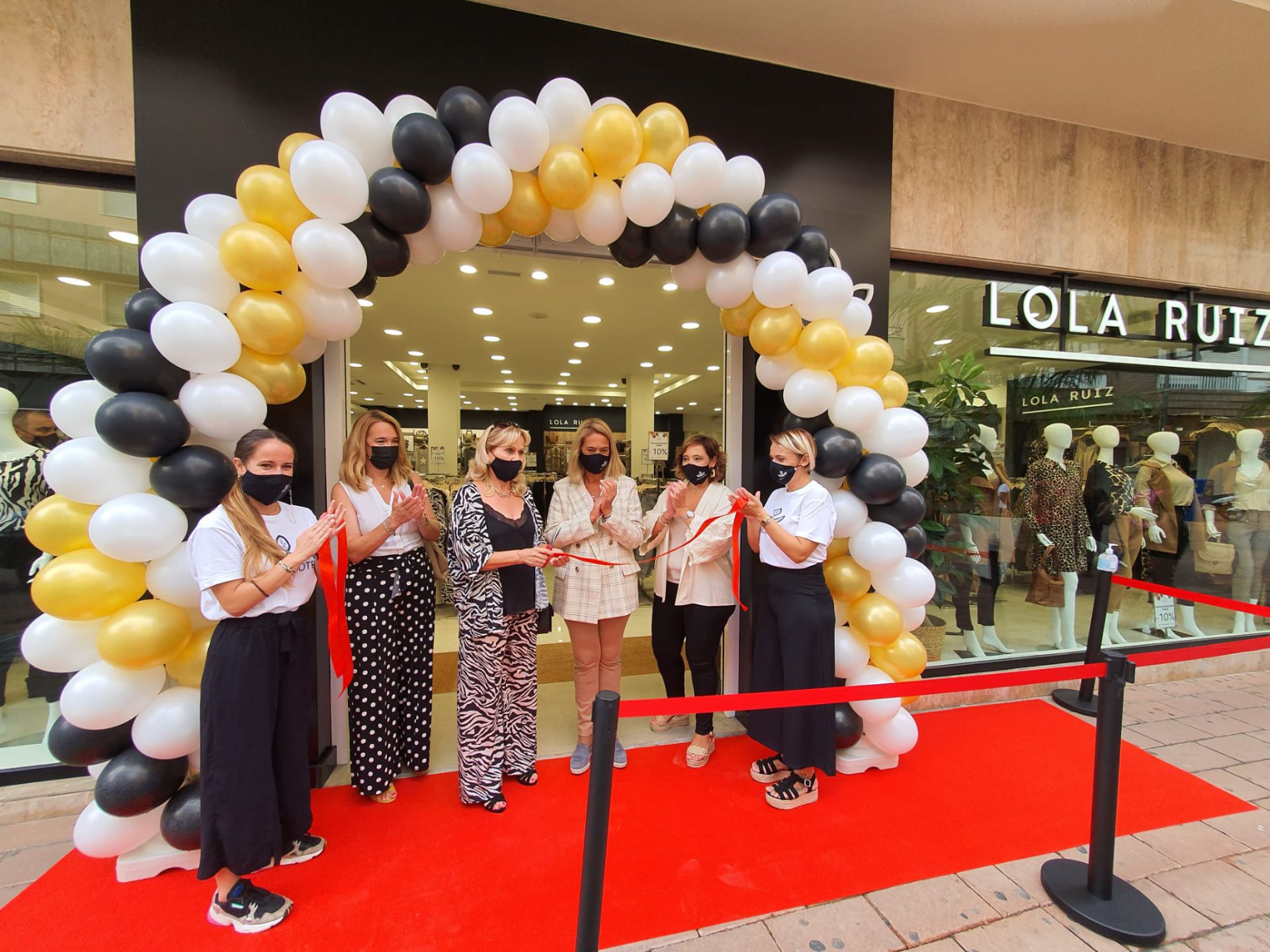 reflejar hidrógeno Cha Lola Ruiz inaugura en pleno centro de Motril un moderno establecimiento de  moda en una apuesta por la ciudad | El Faro