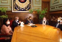 El Ayuntamiento de Motril y Caja Rural firman un convenio para recuperar los testimonios y tradiciones orales de la Fábrica del Pilar