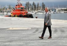 El Puerto de Motril acondiciona sus viales internos para mejorar el desplazamiento de las grúas móviles