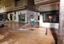 El Ayuntamiento de Motril «inició un plan especial de limpieza por la calima desde la llegada de la borrasca»