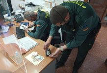 Detenida una mujer en Almuñécar por arrojar una mascarilla con cocaína por la ventanilla del coche