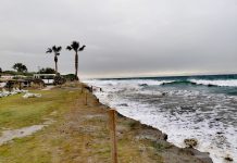 La alcaldesa de Motril visita la zona afectada por el temporal y exige «agilidad» en la tramitación del espigón
