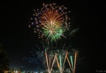 Motril concluye sus Fiestas Patronales con un gran espectáculo piromusical en Playa de Poniente