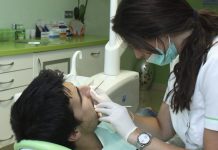 Diputación y UGR proporcionan dentista gratuito a 650 personas en situación de especial necesidad de pequeños municipios