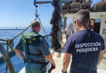 Intervenida más de una tonelada de mejillón extraído ilegalmente de una piscifactoría clausurada en aguas de Salobreña