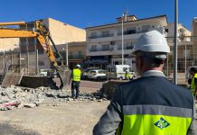 «Momento histórico en el Puerto de Motril»: Derribo de la valla para la construcción del Paseo Marítimo de Varadero