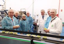 La Junta destaca el compromiso del Grupo Empresarial La Caña Nature con la sostenibilidad y el empleo