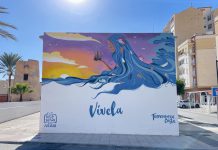 Torrenueva Costa estrena la primera obra de arte urbano con un fantástico mural junto a la Torre Vigía
