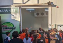 De la teoría a la práctica: Alumnos del CEIP Arcos de Torrecuevas descubren los secretos de las frutas tropicales en Los Cursos