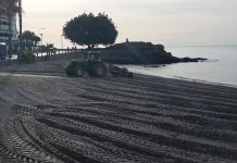 Almuñécar “borra” las huellas del temporal en las playas