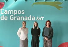 La delegada de Agricultura, María del Carmen Reyes Ruiz, visita las instalaciones de la empresa hortofrutícola Campos de Granada