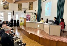 Junta y Confederación Granadina de Empresarios llevan la cultura emprendedora a las aulas