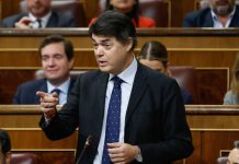 Rojas insta al Gobierno a que «abandone la autocomplacencia» y defienda de una vez la conexión ferroviaria entre Granada y Motril