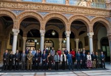 La atleta María Pérez y la futbolista Esther González son reconocidas con los premios Plaza de España