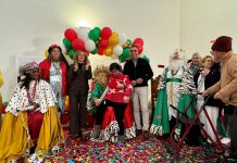 Los Reyes Magos visitan a los usuarios de los Centros Sociales de la Diputación
