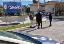 La Policía Local de Motril localiza a una mujer de 87 años desorientada en los aledaños del Parque de los Pueblos de América