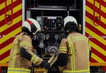 Tres personas afectadas por humo al arder los enseres de una persona sin techo en Granada