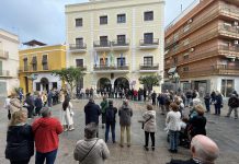Almuñécar guarda un minuto de silencio en memoria de los guardias civiles asesinados en Barbate