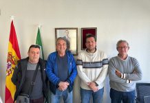 La ELA de Carchuna – Calahonda entrega a la Hermandad del Silencio y Ntro. Padre Jesús Nazareno las pulseras conmemorativas del 150 Aniversario del Templo del Carmen