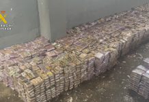 Intervenidas más de cuatro toneladas de hachís en dobles fondos de dos camiones en el Puerto de Motril