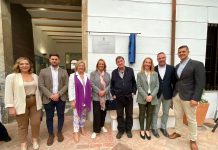 El Ayuntamiento de Motril otorga una placa en la Biblioteca Municipal de La Palma a la escritora Almudena Grandes