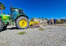Trabajos de puesta a punto de las playas motrileñas de cara a Semana Santa