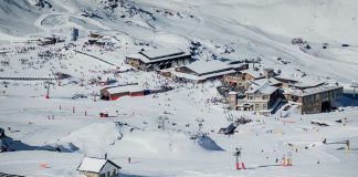 Se insiste en la importancia de que «los usuarios se abstengan de subir a Sierra Nevada», se trabaja en la reparación de la carretera de acceso a Pradollano