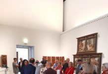 La Agrupación de Personas Sordas visita el Bellas Artes, la Casa de los Tiros y el Arqueológico