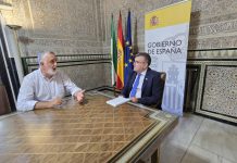 El Subdelegado del Gobierno confirma al presidente de los empresarios de playas que las obras del espigón de Motril están a días de comenzar