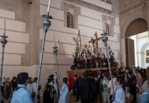 MOTRIL ACOGE CON PASIÓN LA SALIDA EXTRAORDINARIA DEL CRISTO DE LA EXPIRACIÓN