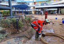 Bomberos de Almuñécar trabajan en Valencia ayudando a los vecinos afectados por la DANA