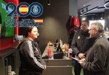 La Comisaría Provincial de Granada ha reforzado la presencia policial en la calle para prevenir delitos en comercios durante la Navidad