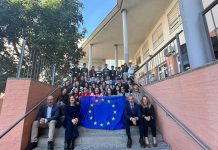 El IES Francisco Giner de los Ríos de Motril celebra la entrega de diplomas como Escuela Embajadora del Parlamento Europeo