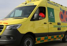 Un hombre y una mujer afectados por humo al registrarse un incendio en un piso de Granada