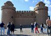 El Castillo de La Calahorra recibe a sus primeros visitantes en una jornada histórica para la provincia