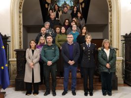 La Subdelegación del Gobierno en Granada guarda un minuto de silencio por los dos últimos crímenes machistas