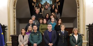 La Subdelegación del Gobierno en Granada guarda un minuto de silencio por los dos últimos crímenes machistas