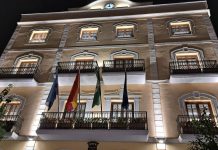 El alcalde de Almuñécar denuncia el “hachazo” salarial del Gobierno central a los empleados municipales