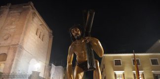 LA AGRUPACIÓN DE HERMANDADES Y COFRADÍAS CELEBRA SU TRADICIONAL SANTO VÍA CRUCIS EN LA CIUDAD