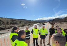 Diputación inicia las obras de un paso alternativo en la GR-4105 tras el derrumbe de varios tramos de la carretera