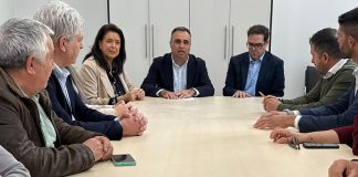 Francis Rodríguez traslada a los alcaldes de la Costa el plan de recuperación del litoral por el temporal ante la Semana Santa