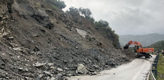 Cortada al tráfico por desprendimientos la carretera de la Cabra (A-4050) que afecta a Jete, Otívar y Lentegí