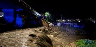 Los vecinos de Órgiva sin agua: la crecida del Guadalfeo provoca la rotura de la tubería general de suministro en todo el pueblo