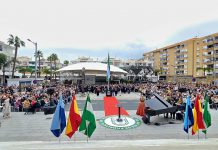 Almuñécar celebra el 28F con la bandera de Andalucía presidiendo la inauguración del nuevo Mercado Municipal