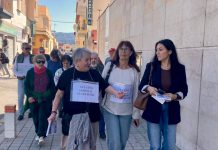 Alejandra Durán se suma a la protesta en Motril y exige al Gobierno andaluz «reforzar la sanidad pública ante el deterioro sanitario en la Costa de Granada»