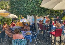 Polémica en Cantarriján: «Chiringuitos restringen el Nudismo en la playa Naturista más histórica de Granada»