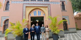 Ayuntamiento y Junta abordan la situación del turismo en Almuñécar en una visita de trabajo con el consejero Arturo Bernal